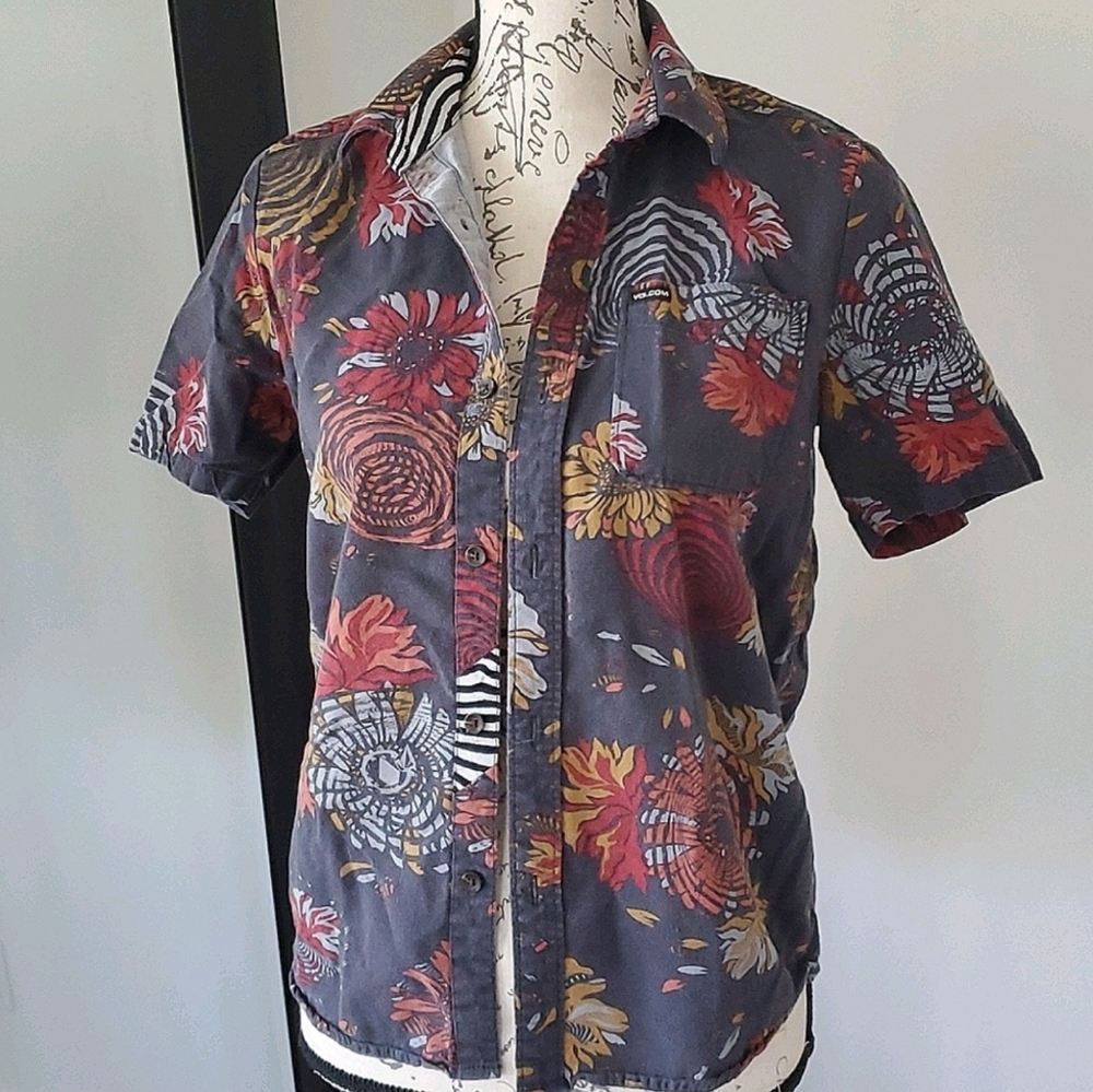 Volcom boys button down shirt size Y12/L